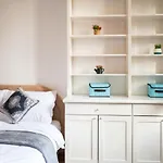 Spacious Luxury 200 Sqm Apartment In Center
