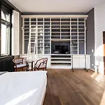 Spacious Luxury 200 Sqm Apartment In Center