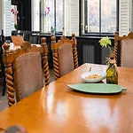 Spacious Luxury 200 Sqm Apartment In Center