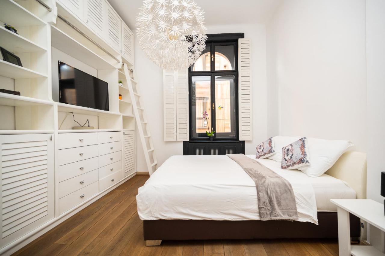 Spacious Luxury 200 Sqm In Center