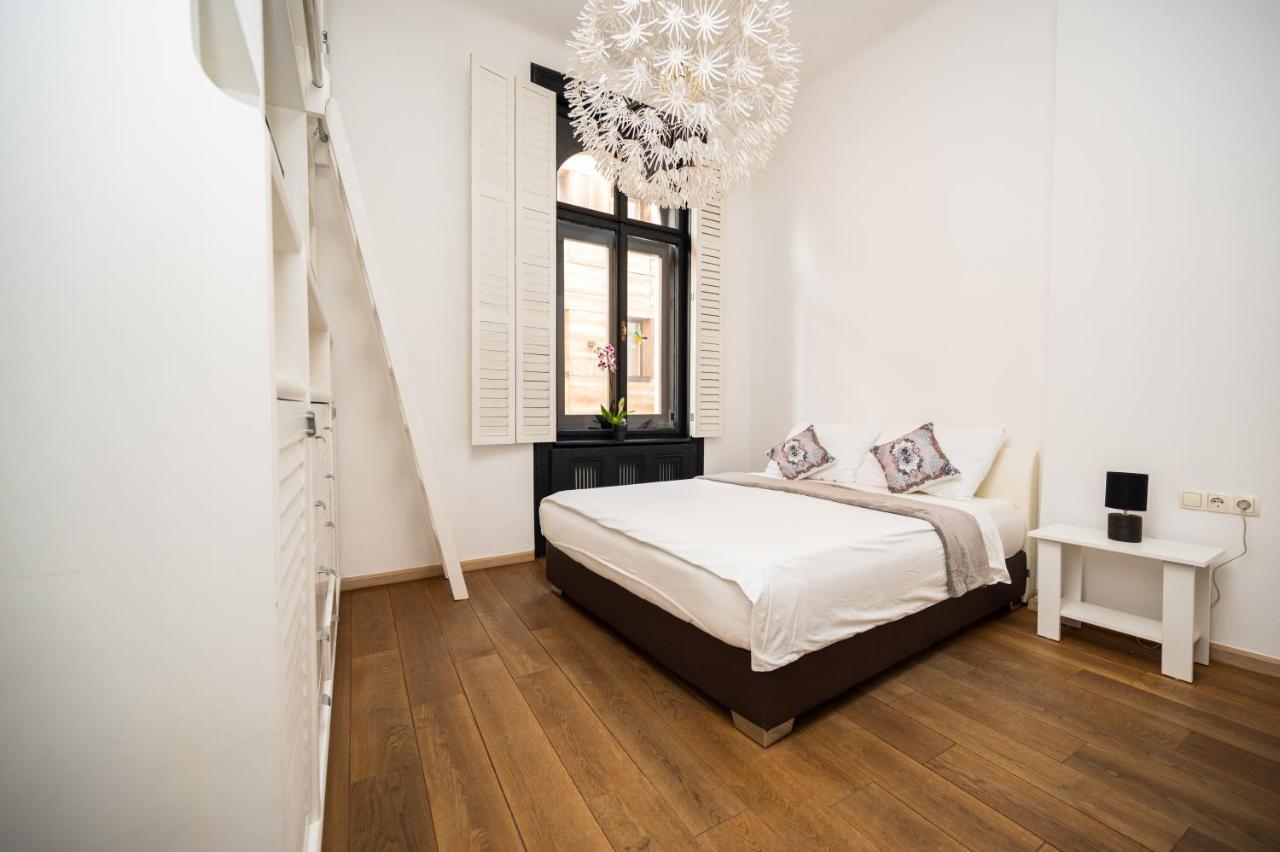 Spacious Luxury 200 Sqm In Center