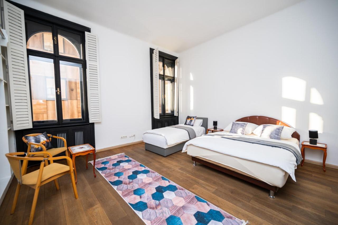 Spacious Luxury 200 Sqm In Center